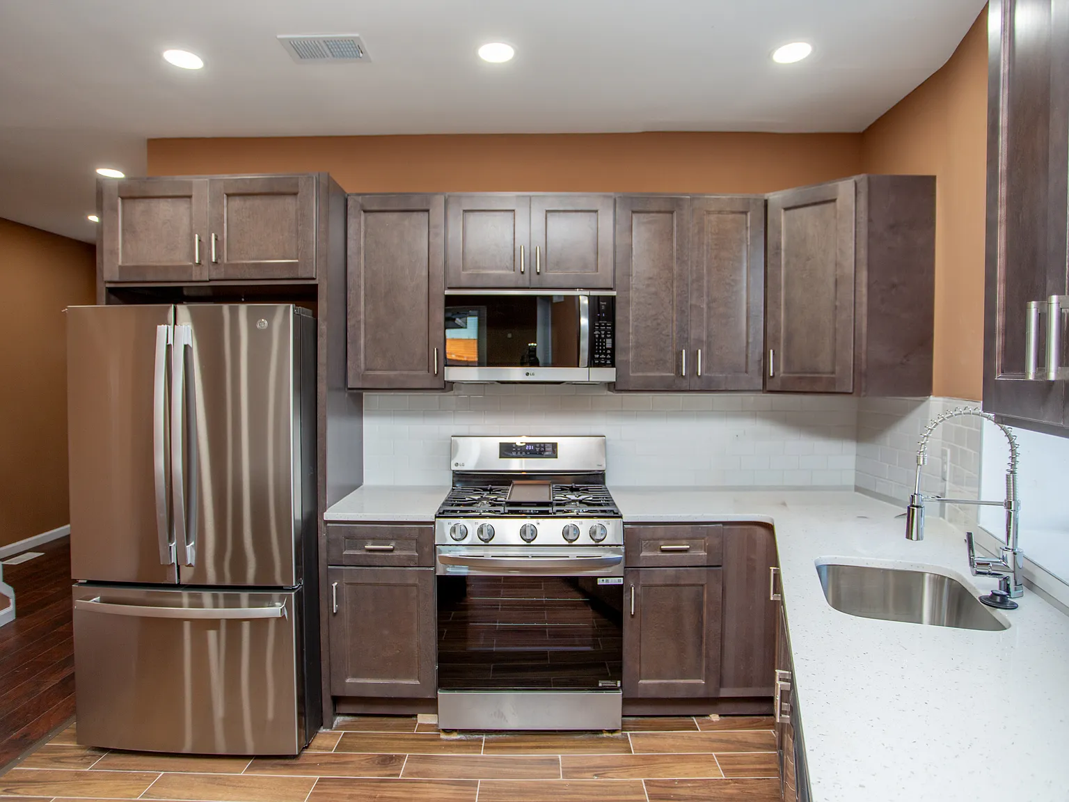 4 bed, 1212 sqft, $2,400 — Photo 2