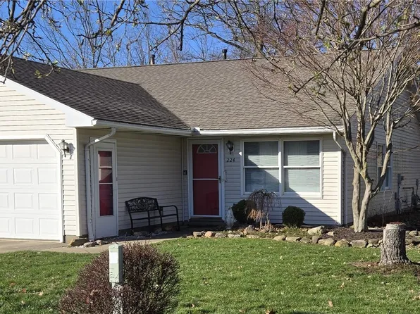 224 W Heatherwood Dr, Barberton, OH 44203