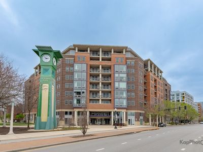 437 W Division St APT 505, Chicago, IL, 60610