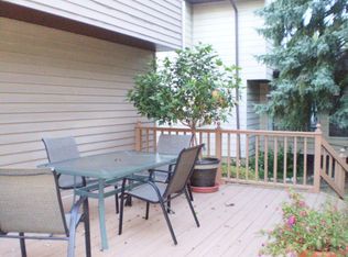 18943 Hunters Pointe Dr, Strongsville, OH 44136