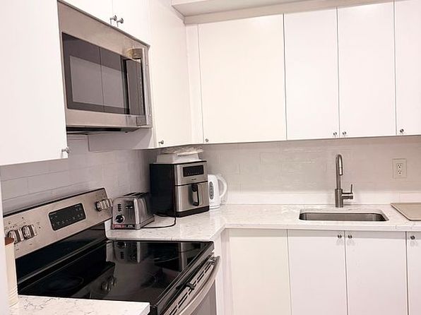 300 NE 20th St APT 410