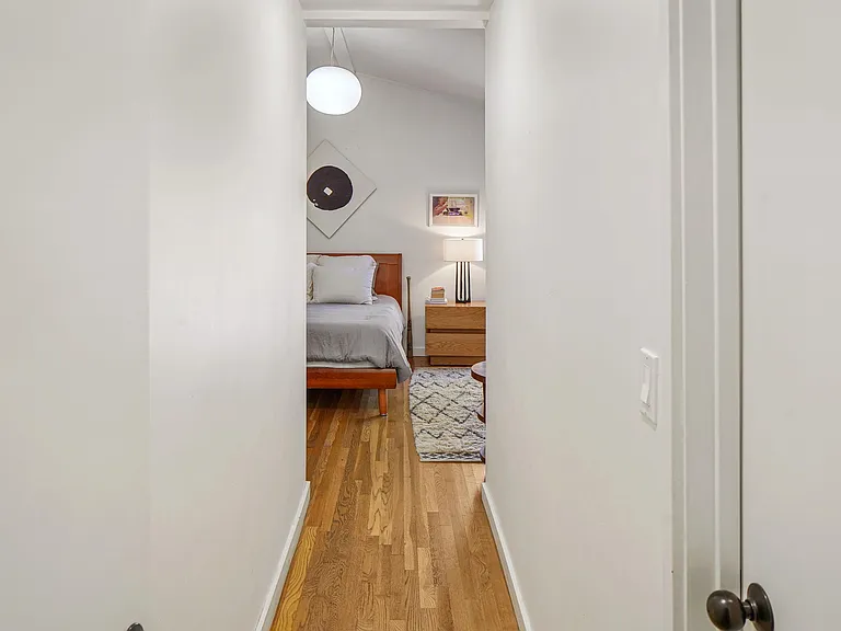 671 Oxford Ave — Photo 22