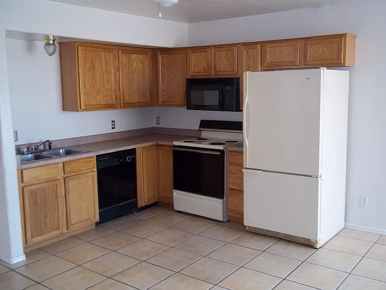 535 W 9th St — Photo 6