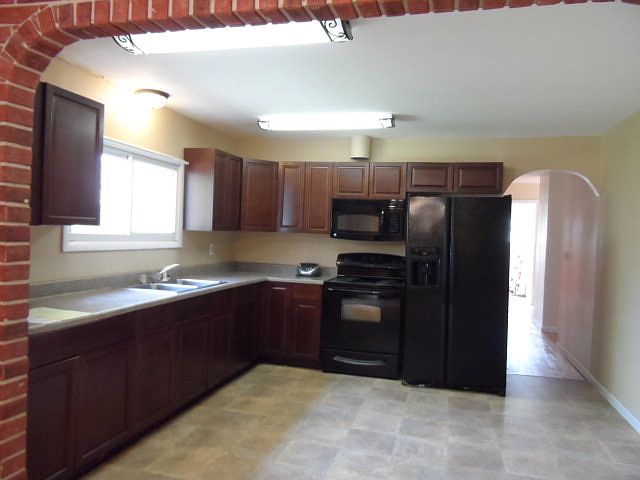 2nd image of 32 Covington St