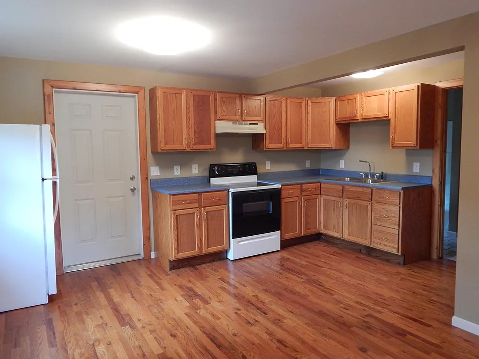332 Walnut St #3