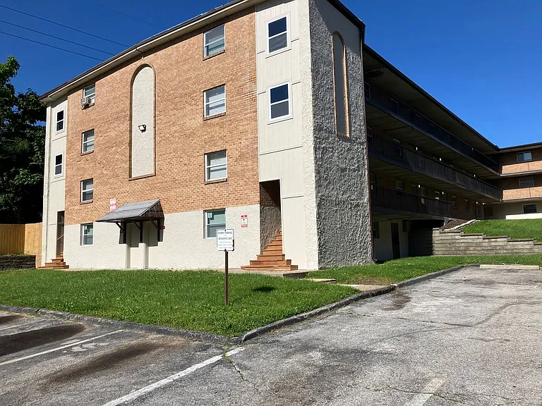 River Pointe Apartments — Photo 30