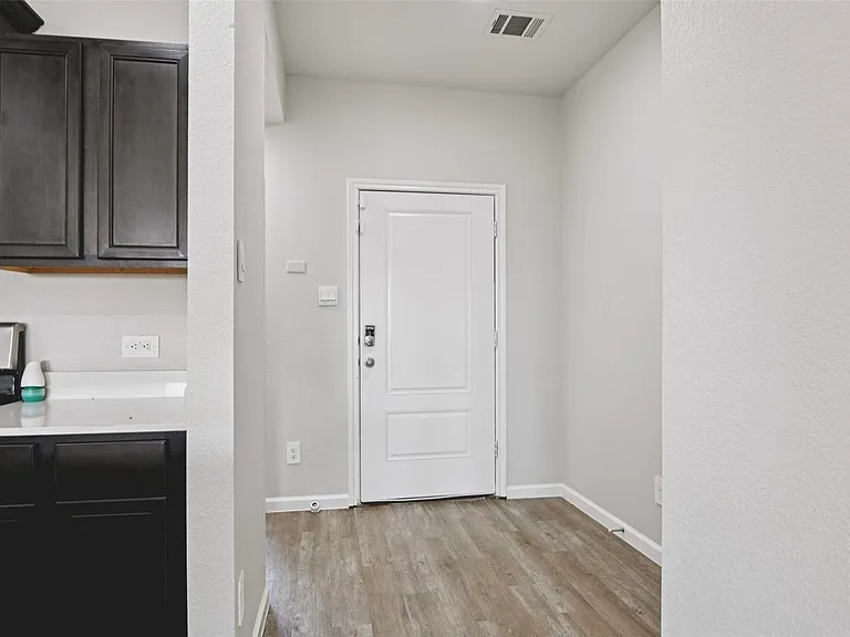 844 Jett Dr — Photo 5