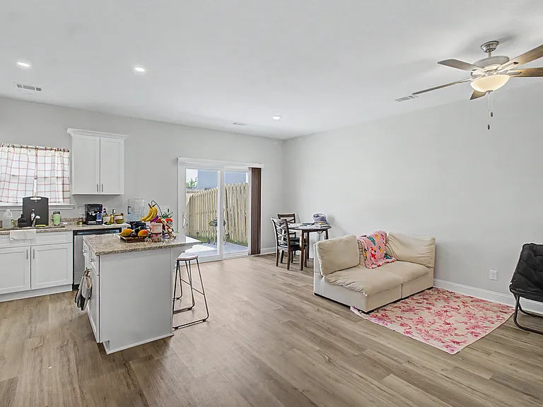 106 Heirloom Rd — Photo 2