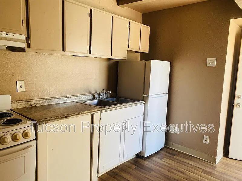 1 bed, 1.0 bath, 450 sqft, $650 — Photo 2