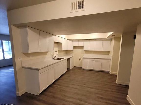 5th image of 3364 Royce Ct