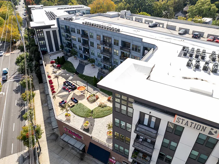 Station R Apartments — Photo 32