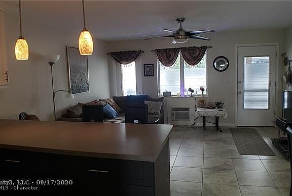 4th image of 15610 NE 6th Ave APT 31C