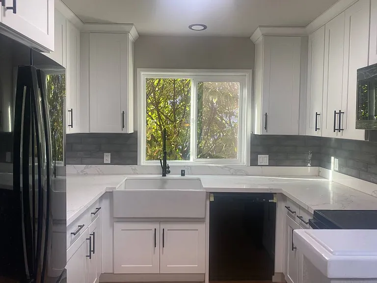 700 NE 42nd St — Photo 13