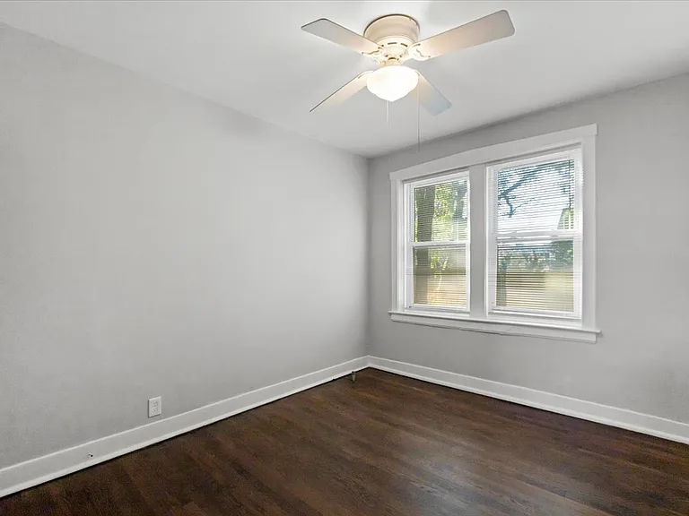 2520 W Belle Plaine Ave #1 — Photo 5