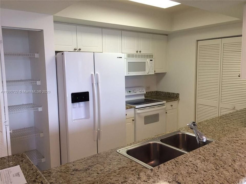 1st image of 19501 W Country Club Dr APT 807