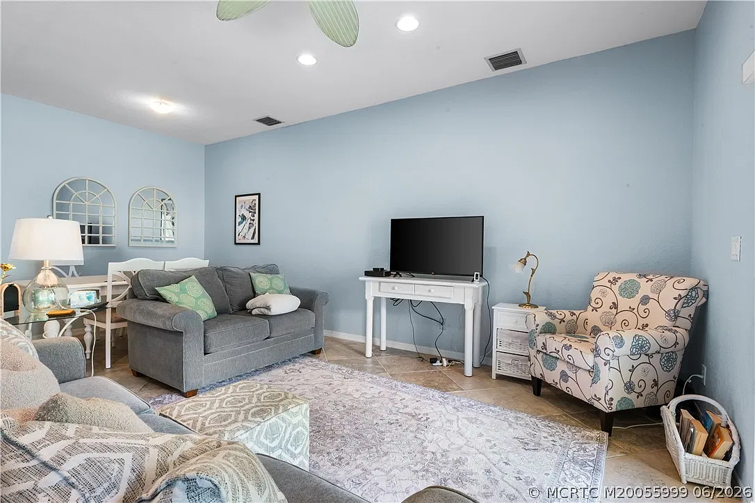 2 bed, 1.5 bath, 1776 sqft, $2,200 — Photo 4