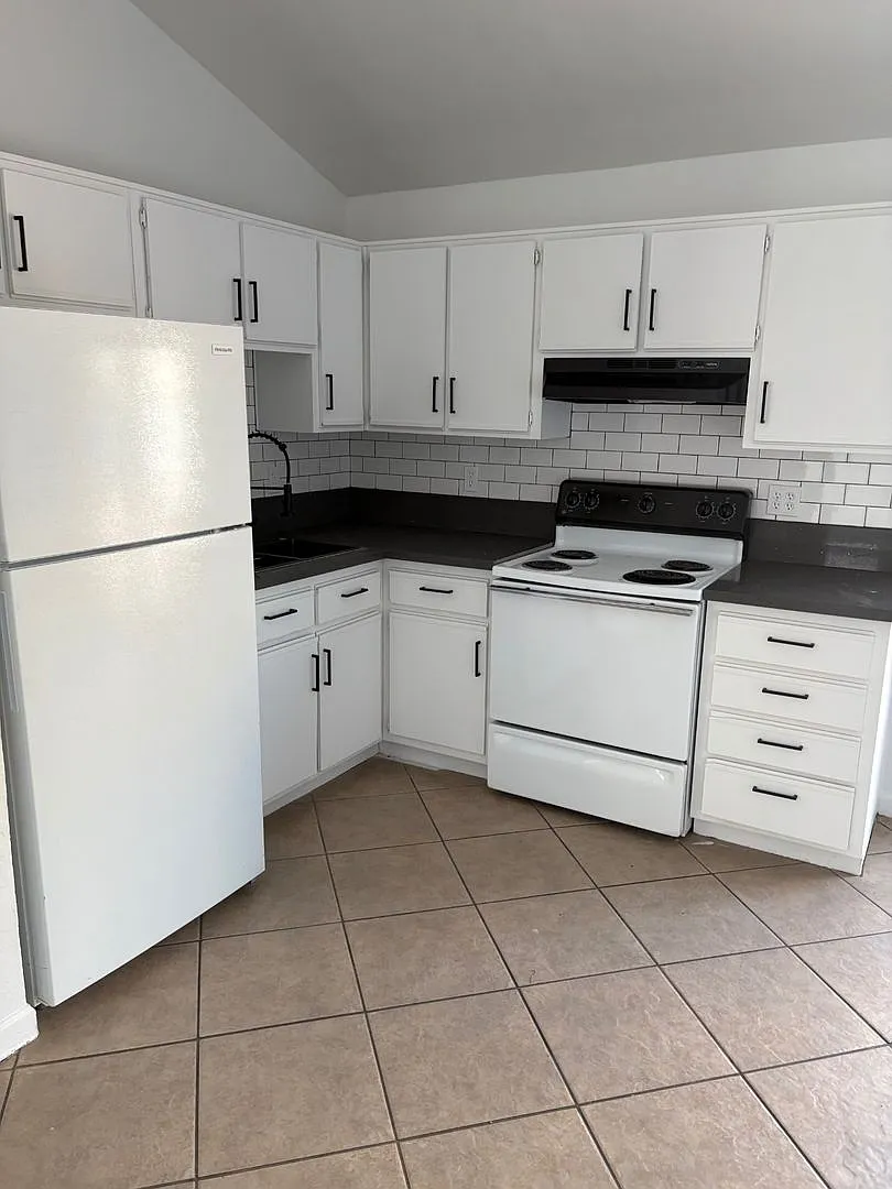 13221 N. 21st - RGRB — Photo 3