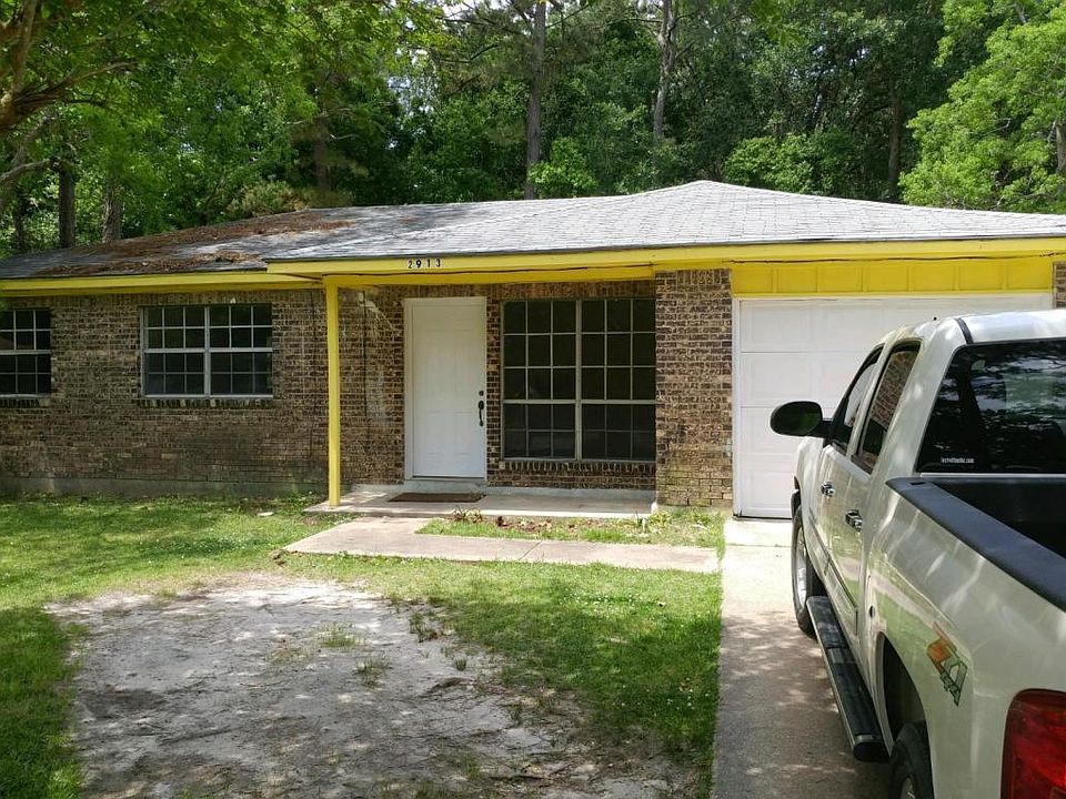 1st image of 2913 W Park Dr