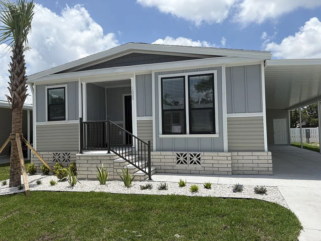 3 bed, 2.0 bath, 1456 sqft, $1,599 — Photo 1