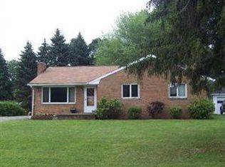 1150 Pilgrim Dr, Sharon, PA 16146