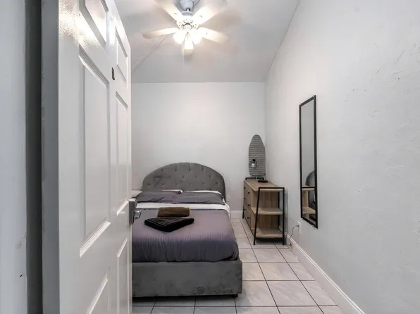 (undisclosed Address), Hollywood, FL 33023