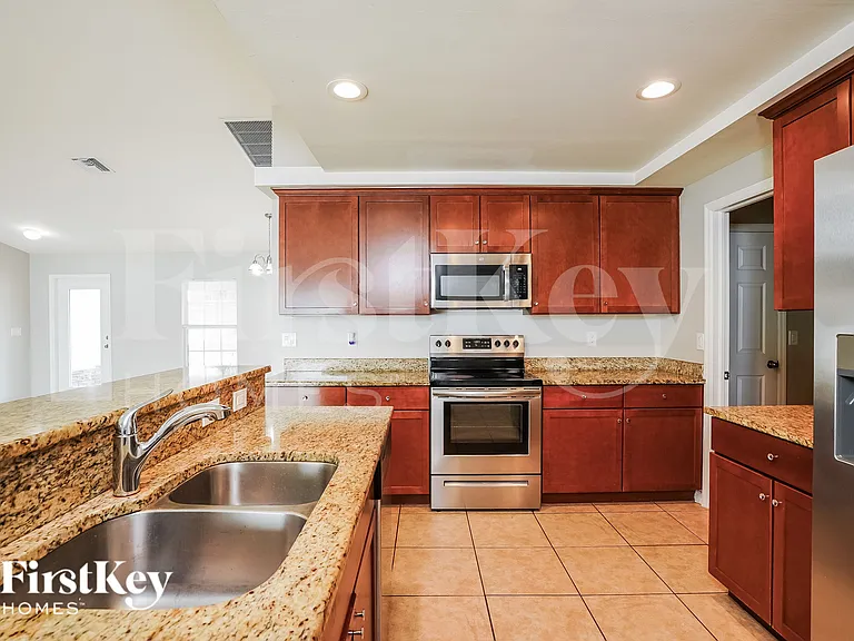 3229 NW 1st Ave — Photo 6