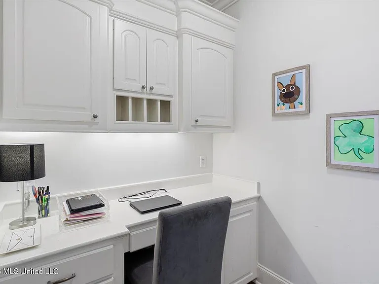 320 Oakville Cir — Photo 17