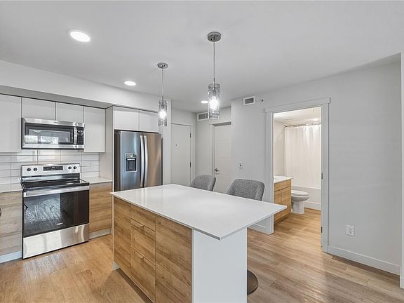 2nd image of 4820 Cedar Ridge Pl #304