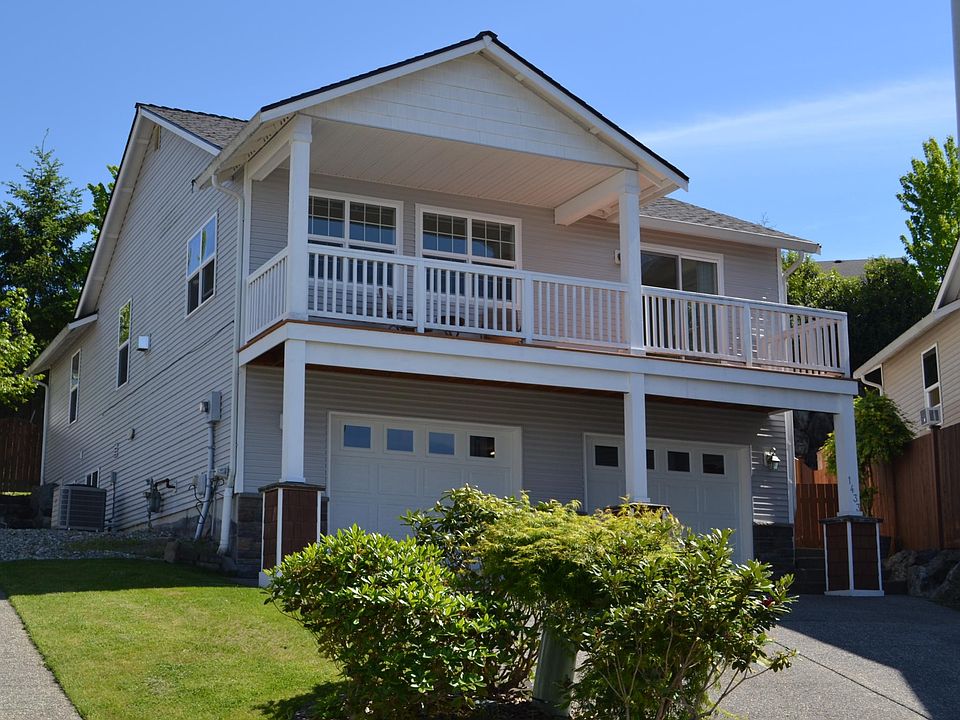 4 bedroom 2.5 bath 2 story home for rent