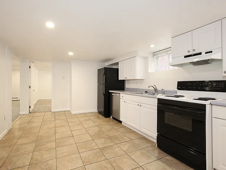 668 S Ogden St #B — Photo 15