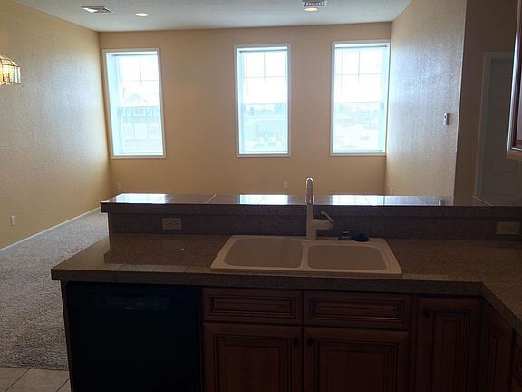 Nice high ceilings with large windows to brighten the whole area-