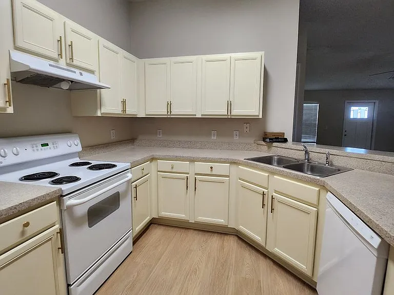 2891 Stratford Pointe Dr — Photo 6