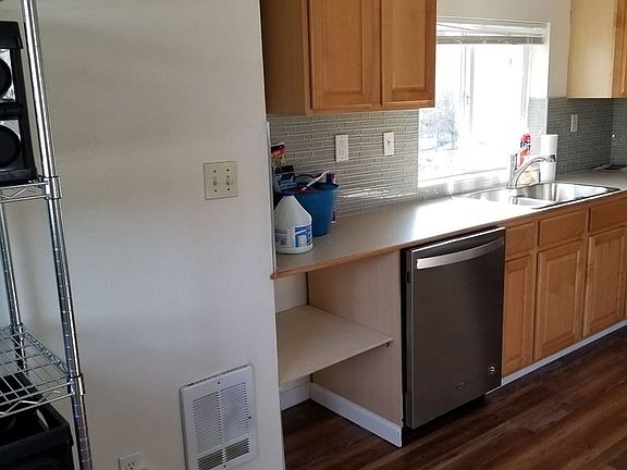 4th image of 122 S Baker St #B