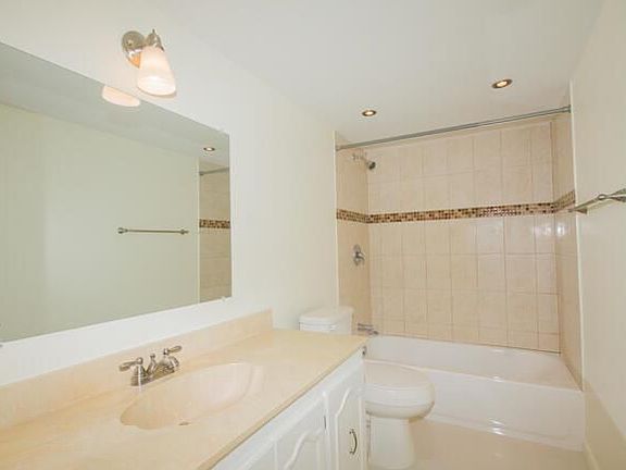 4th image of 301 Croton Ave APT 408