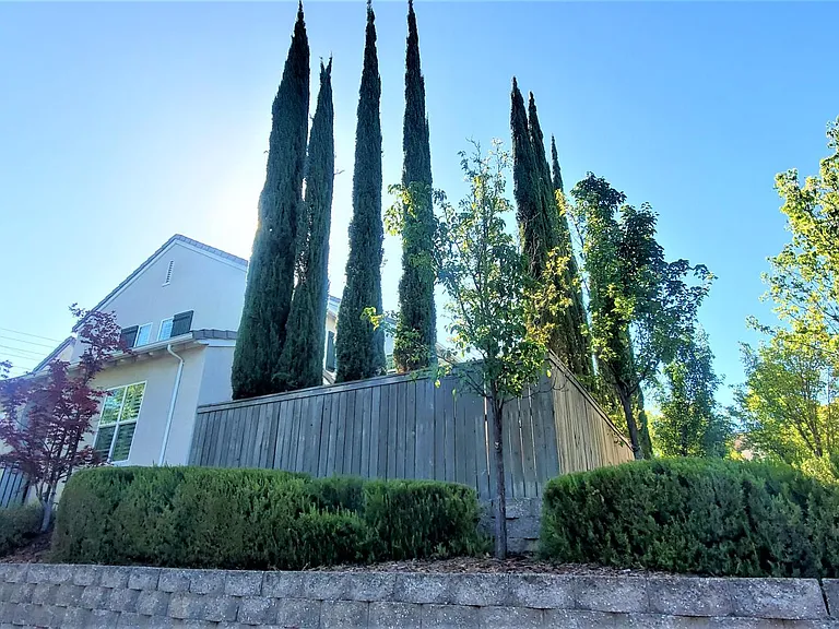 137 Talmont Cir — Photo 2