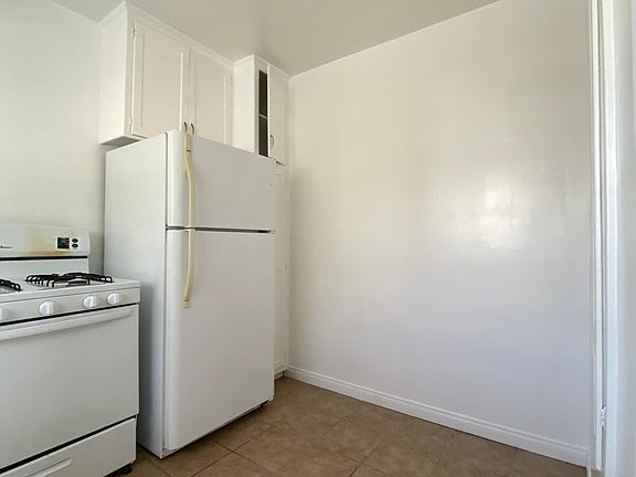 4th image of 14324 Roscoe Blvd #5