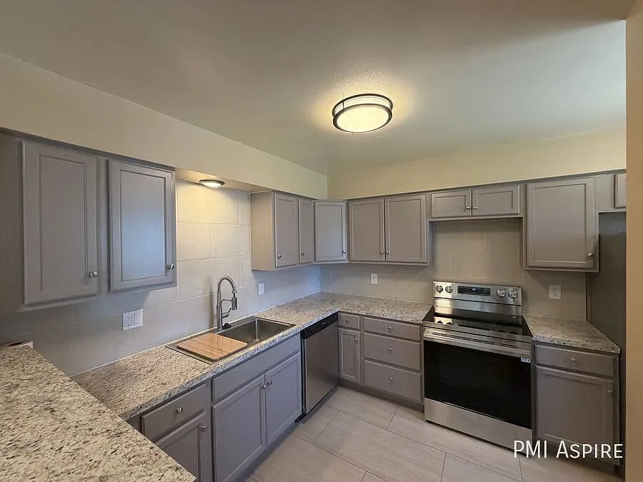 Move In Special!! 2 Bedroom 1 Bathroom Apartment In Longmont — Photo 3