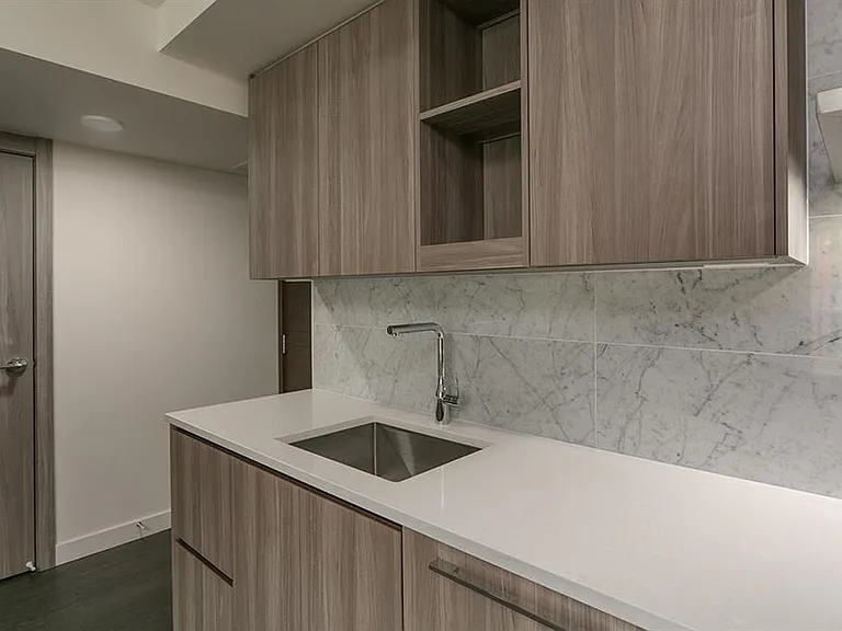 455 SW Marine Dr #707 — Photo 4