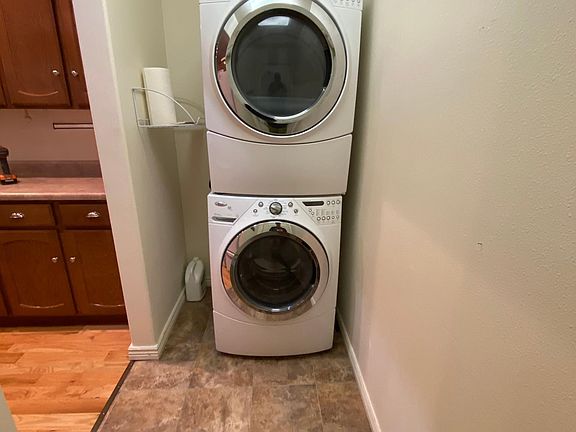 5th image of 973 E 220 N
