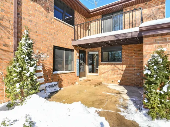 8163 South Forest Hills CIRCLE #D, Franklin, WI 53132