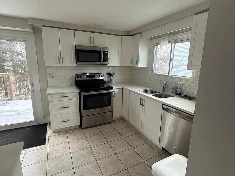 39 Briarlea Rd — Photo 7