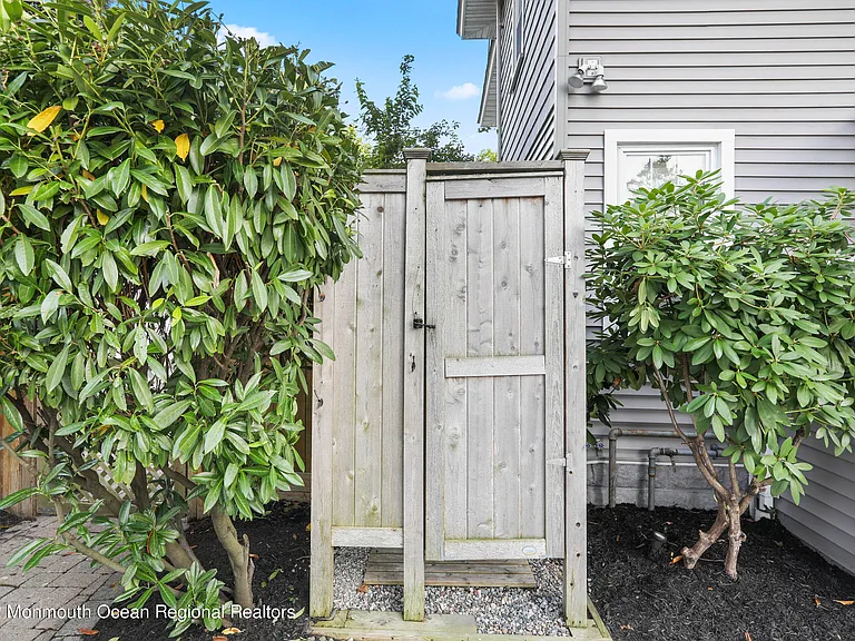 606 3rd Ave — Photo 33