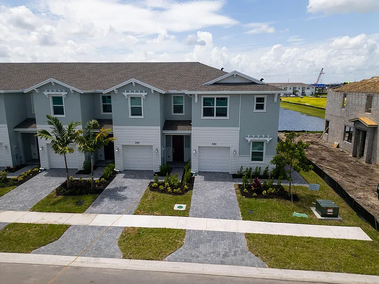 380 SE Crossoak Ln — Photo 35