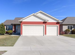 3323 Lakeridge Ln NW, Rochester, MN 55901