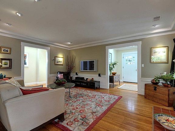 4th image of 3518 Oak Dr