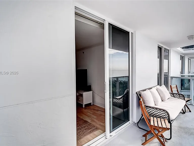 2401 Collins Ave #904 — Photo 24
