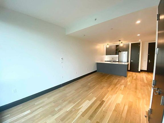 3rd image of 535 Franklin Ave #7F