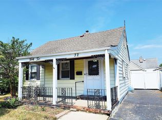 32 Brian St, New Hyde Park, NY 11040