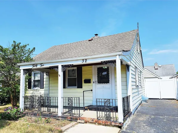 32 Brian Street, New Hyde Park, NY 11040