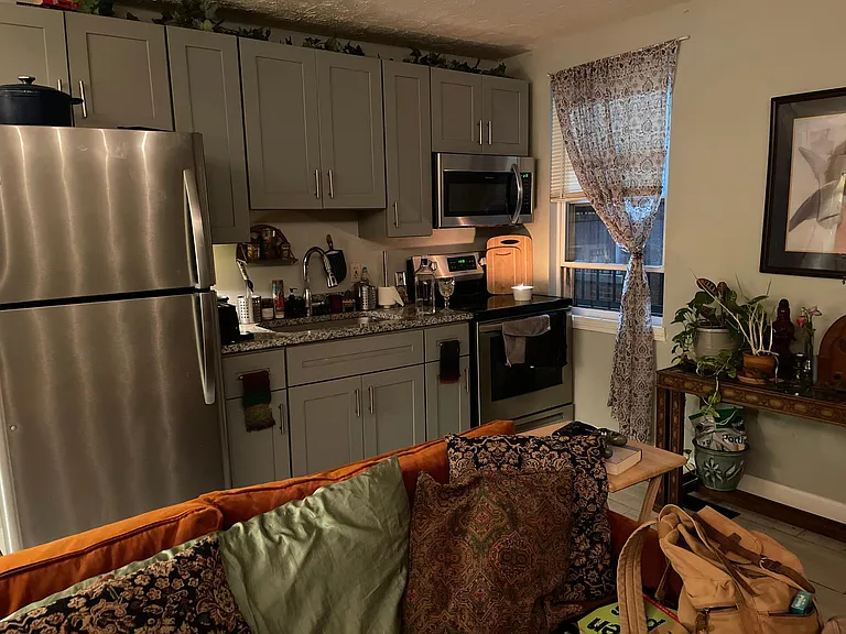 1706 Pleasant St #1 — Photo 1
